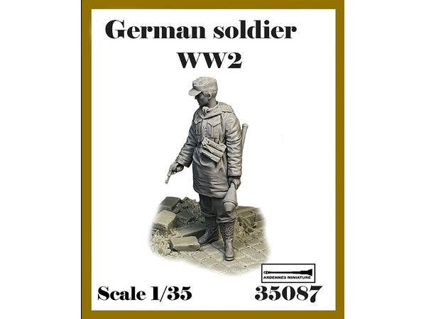 1/35 WWII ドイツ パンツァーファウストを持つ冬季装備の下士官