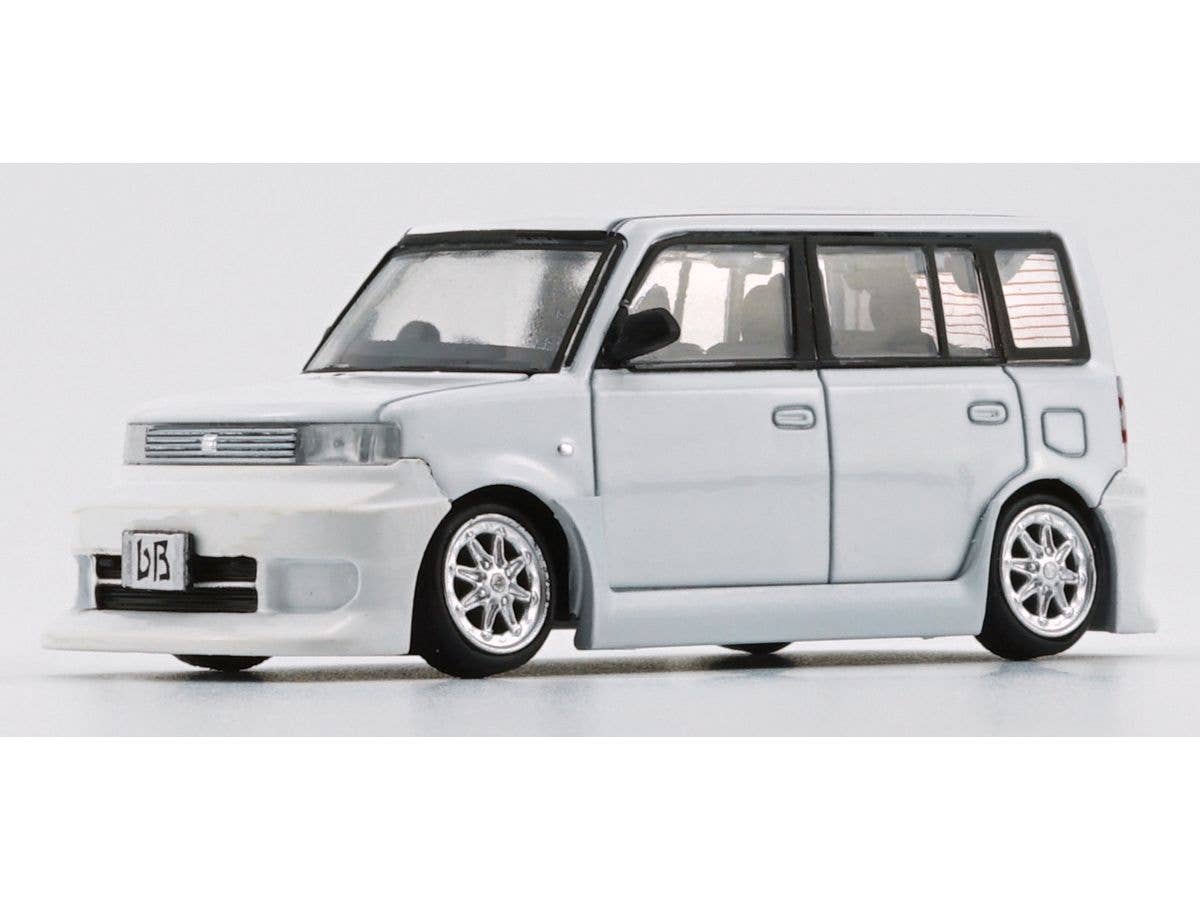 1/64 トヨタ 2000 bB ホワイト LHD