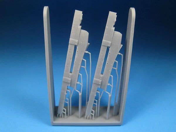 1/48 Su-24 フェンサー ウクライナ空軍ストームシャドウ用パイロン (2個入)