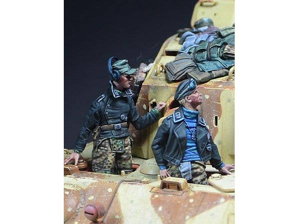 1/35 WWII ドイツ キングタイガー重戦車乗員セット 無線手/操縦手 (2体入)