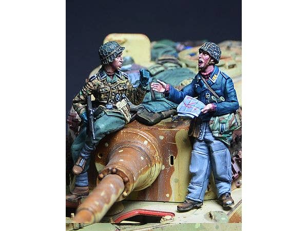 1/35 WWII ドイツ 会話する兵士セット 降下猟兵/武装親衛隊員 (2体入)