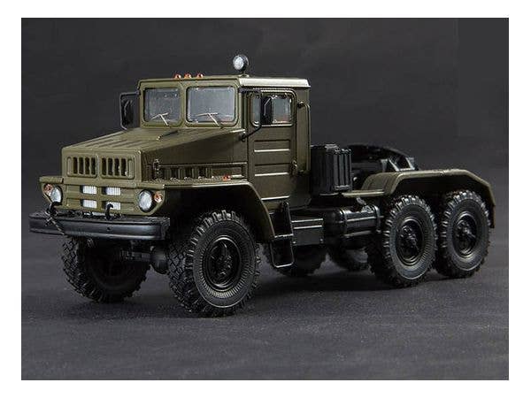 1/43 ZIL-443114 トラクター