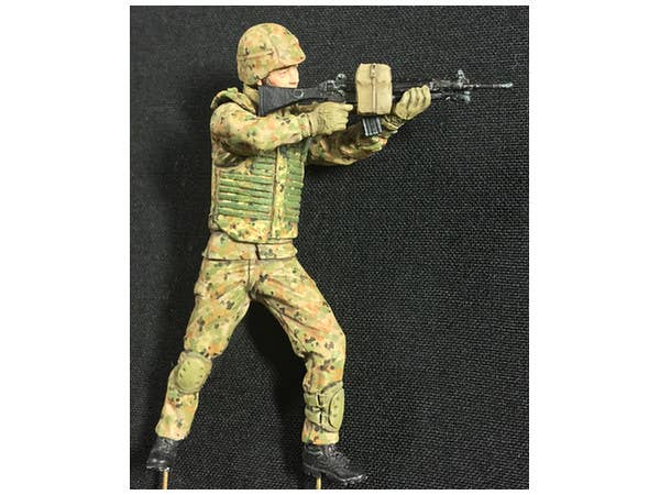 1/35 陸上自衛隊普通科隊員 立ち射撃ポーズ