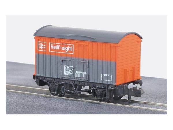 Nゲージ イギリス2軸貨車 木造有蓋車 (レイルフレイト・レッド / グレイ)