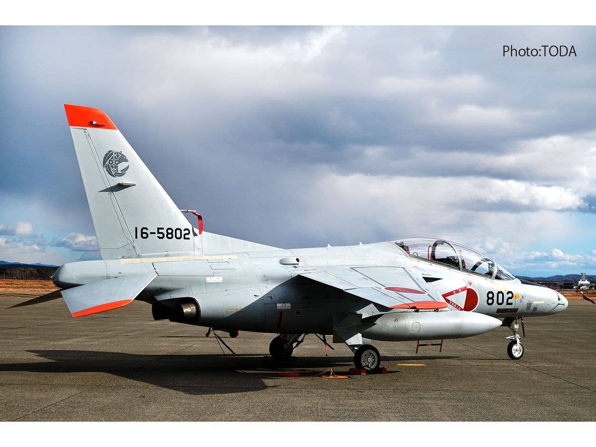 1/100 航空自衛隊 練習機 T-4 千歳基地 第2航空団 新マーク