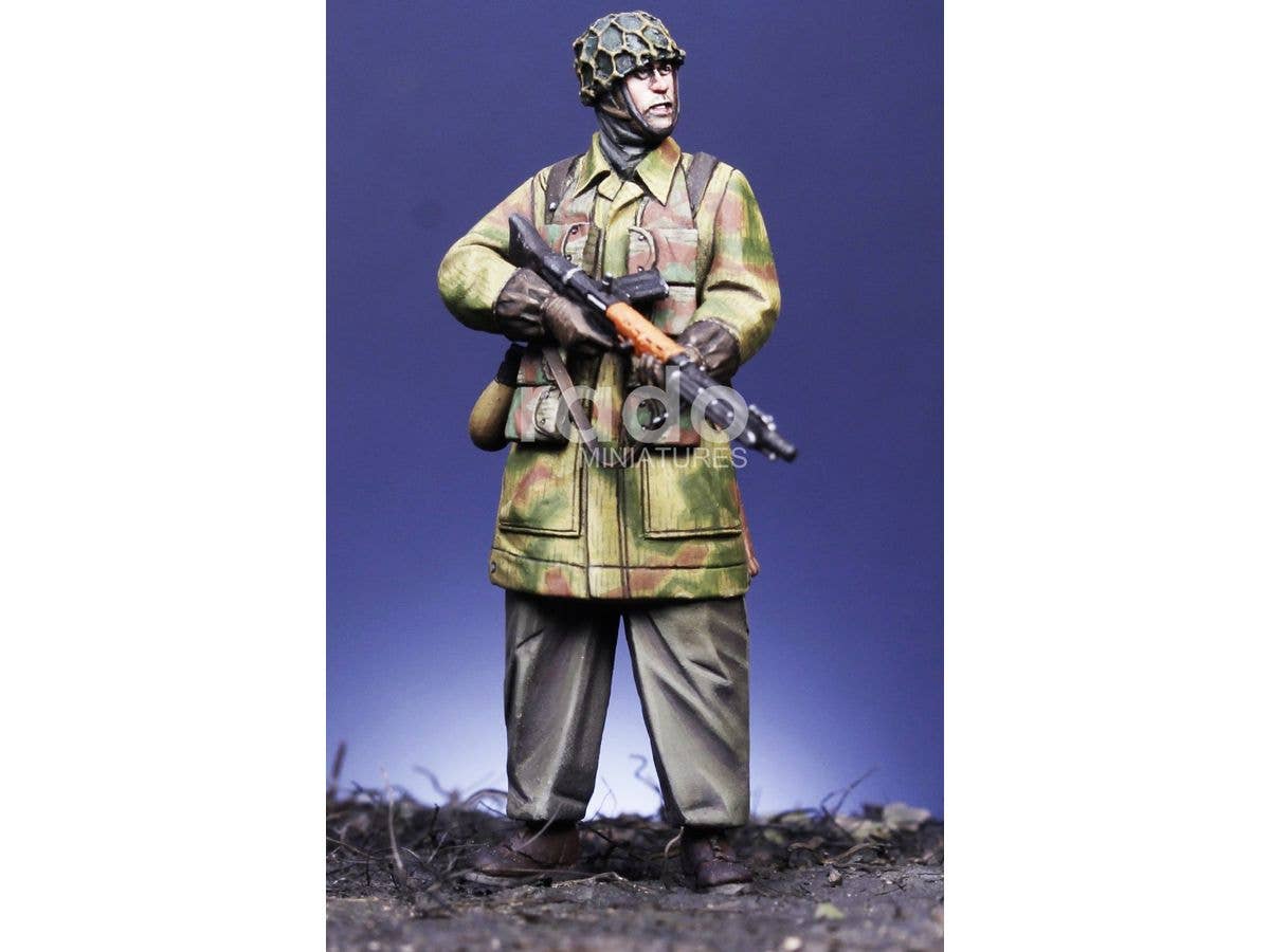 1/35 WWII ドイツ FG42自動小銃を持つ降下猟兵 アルデンヌ 1944/45
