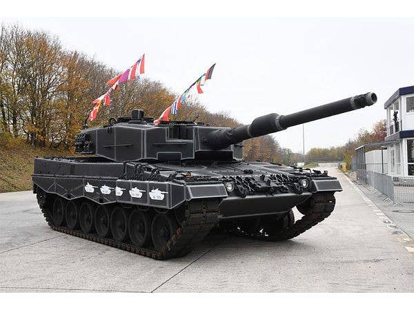 1/35 レオパルド 2A4 40周年記念 スペシャルデコレーション