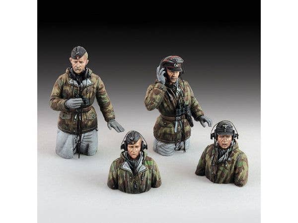 1/48 German tank crew in winter dress - WWII