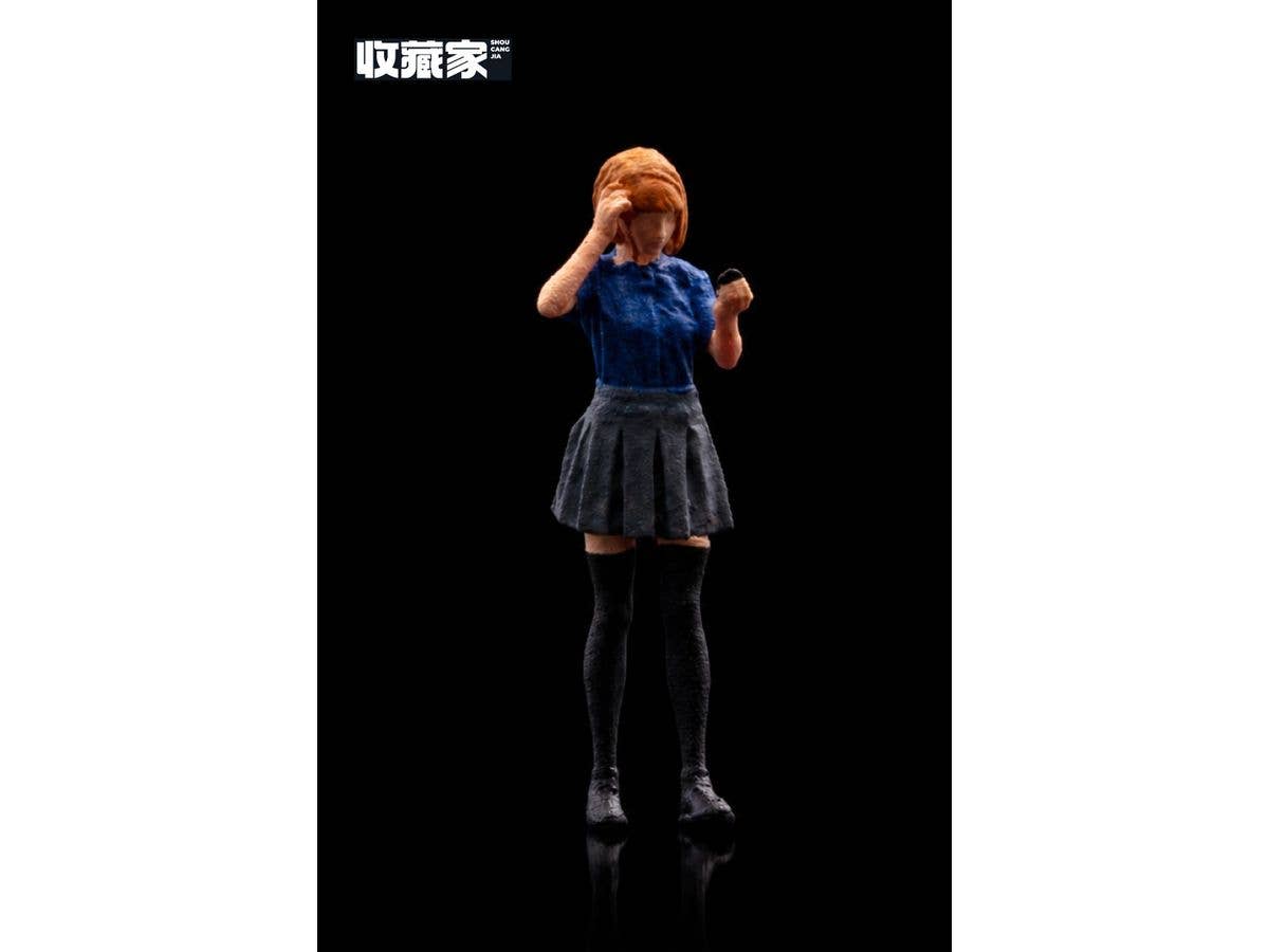 1/64 フィギュア 手鏡を持つ女の子 (青い服)